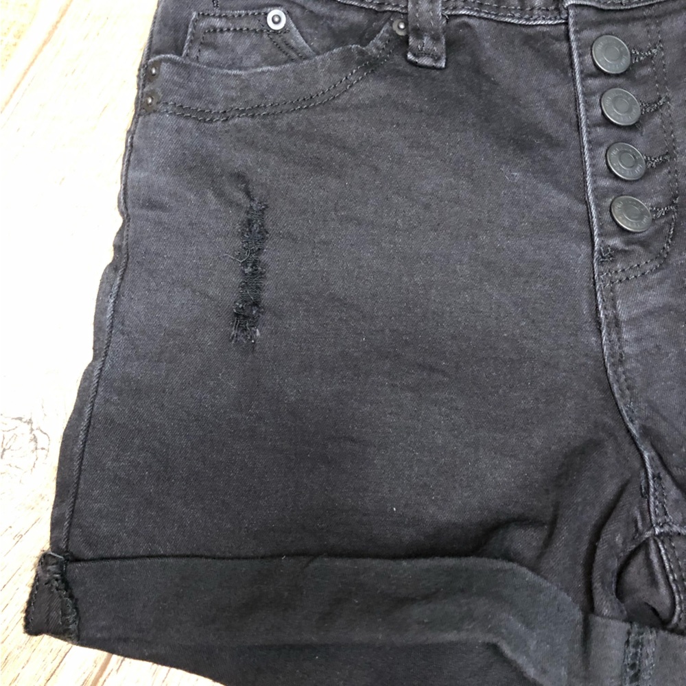 YMI Black Distressed High Waisted Button Up Curvy Fit Denim Shorts Size 5/27 - Picture 5 of 8